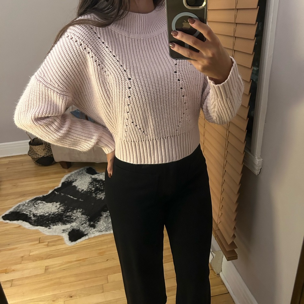 SIMONS (LIKE NEW) Elegant Soft Pink Turtleneck Sweater